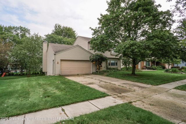 5618 Bearcreek Drive, Lansing, MI 48917