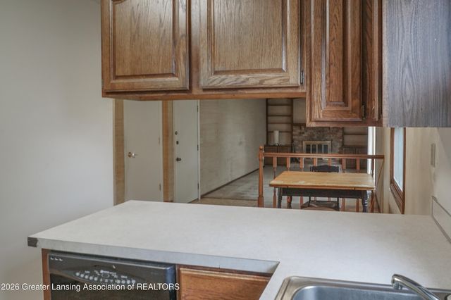 5618 Bearcreek Drive, Lansing, MI 48917