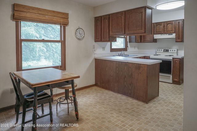 5618 Bearcreek Drive, Lansing, MI 48917
