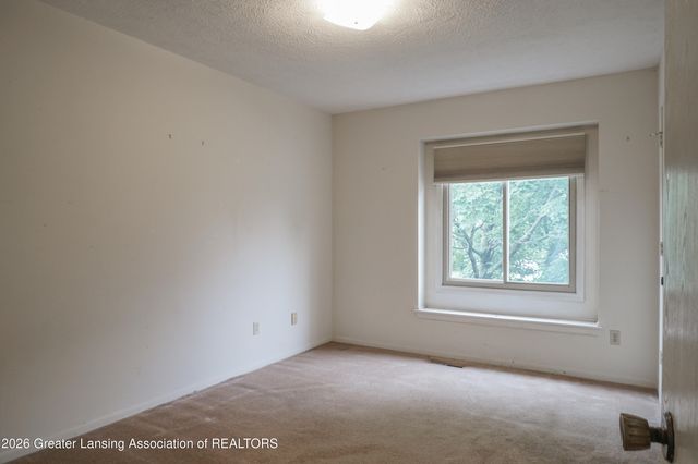 5618 Bearcreek Drive, Lansing, MI 48917