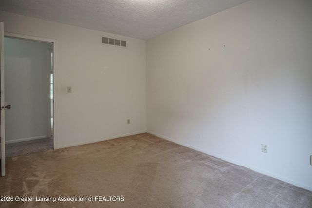 5618 Bearcreek Drive, Lansing, MI 48917