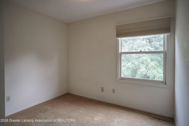 5618 Bearcreek Drive, Lansing, MI 48917