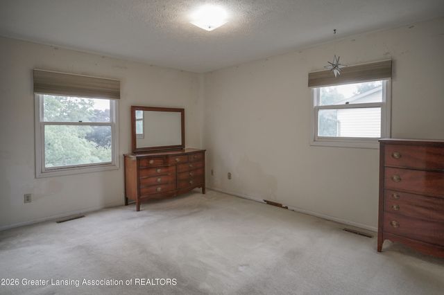 5618 Bearcreek Drive, Lansing, MI 48917