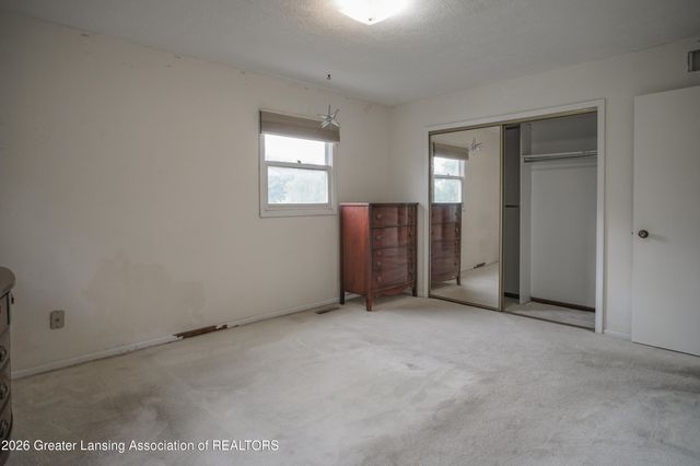 5618 Bearcreek Drive, Lansing, MI 48917