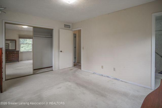5618 Bearcreek Drive, Lansing, MI 48917