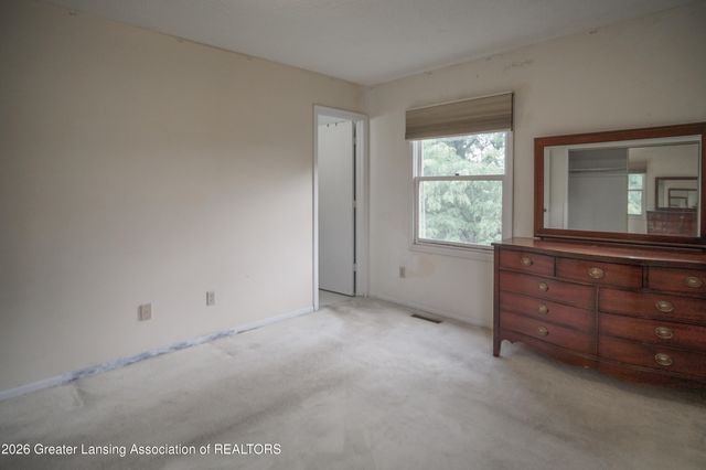 5618 Bearcreek Drive, Lansing, MI 48917