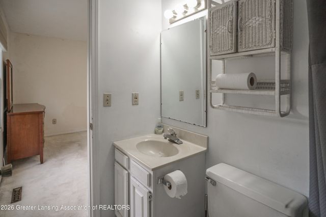 5618 Bearcreek Drive, Lansing, MI 48917