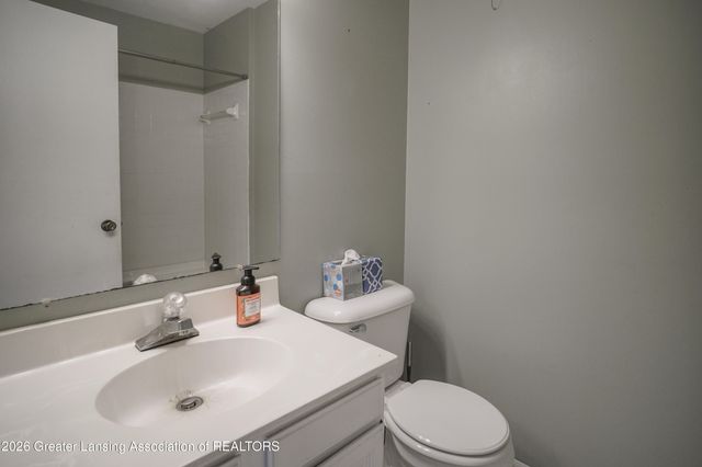 5618 Bearcreek Drive, Lansing, MI 48917