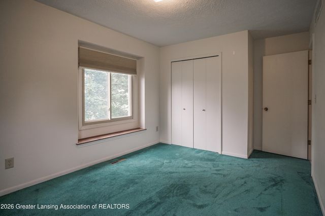 5618 Bearcreek Drive, Lansing, MI 48917