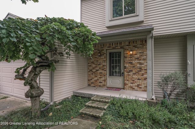 5618 Bearcreek Drive, Lansing, MI 48917