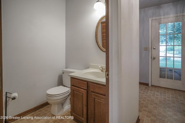 5618 Bearcreek Drive, Lansing, MI 48917