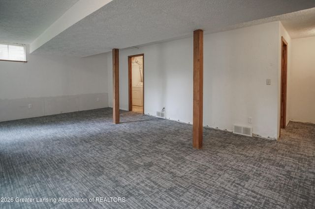 5618 Bearcreek Drive, Lansing, MI 48917