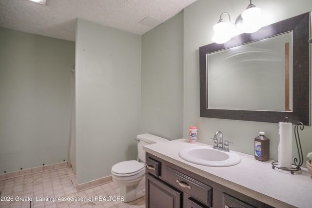 5618 Bearcreek Drive, Lansing, MI 48917