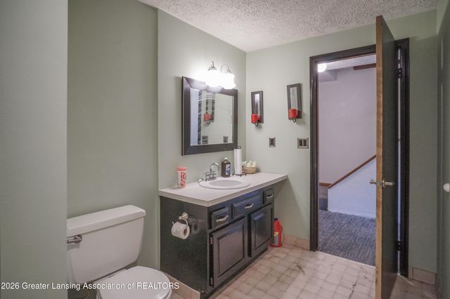5618 Bearcreek Drive, Lansing, MI 48917