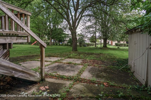 5618 Bearcreek Drive, Lansing, MI 48917