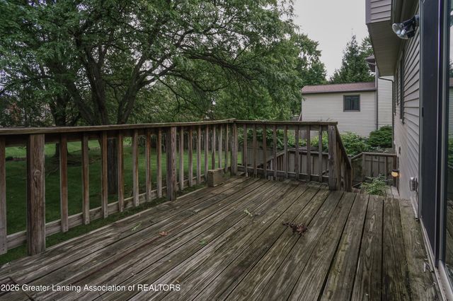 5618 Bearcreek Drive, Lansing, MI 48917