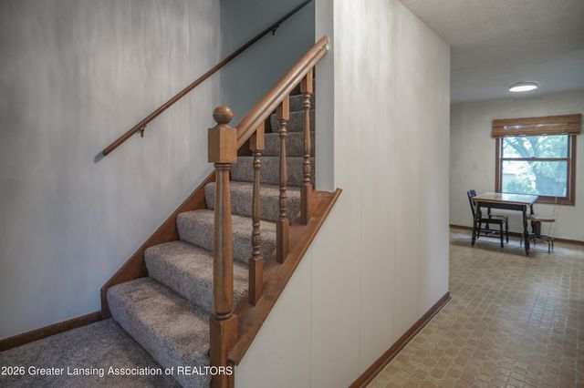 5618 Bearcreek Drive, Lansing, MI 48917