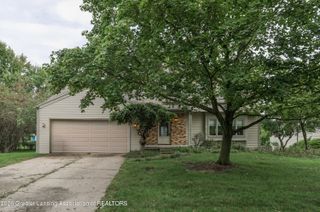 5618 Bearcreek Drive, Lansing, MI 48917