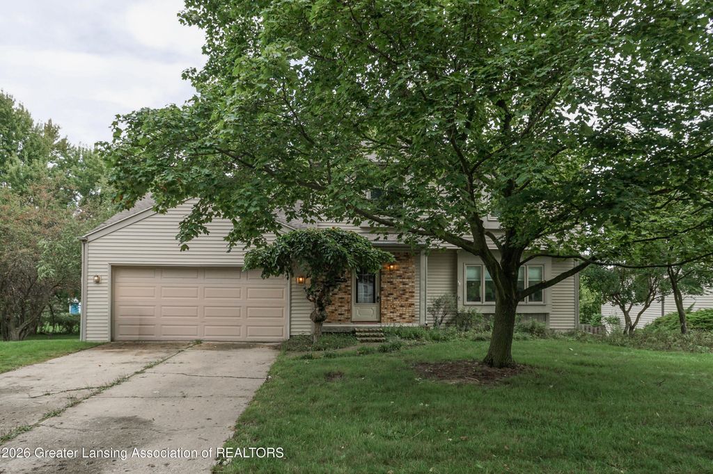 5618 Bearcreek Drive, Lansing, MI 48917