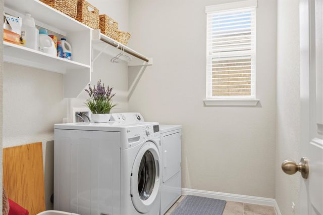 1613 Dubiel DR, Leander, TX 78641