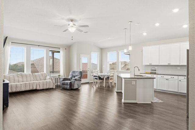 1613 Dubiel DR, Leander, TX 78641