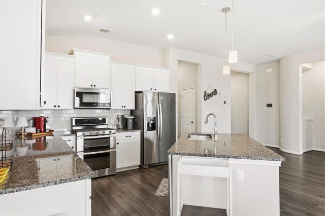 1613 Dubiel DR, Leander, TX 78641