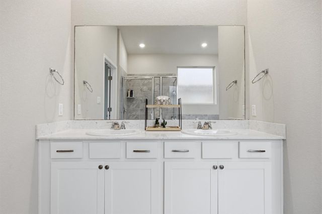 1613 Dubiel DR, Leander, TX 78641