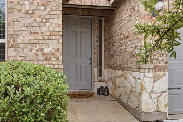 1613 Dubiel DR, Leander, TX 78641