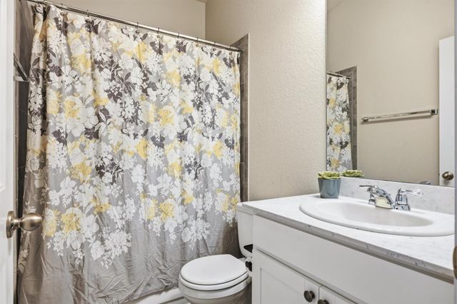 1613 Dubiel DR, Leander, TX 78641