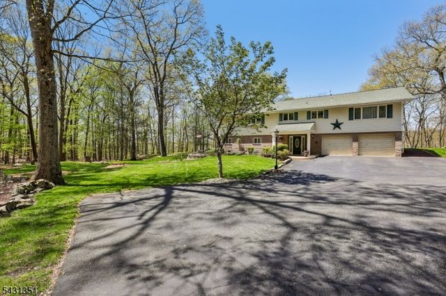 500 Maxim Dr, Hopatcong Boro, NJ 07821