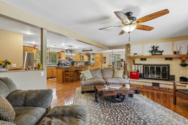 500 Maxim Dr, Hopatcong Boro, NJ 07821