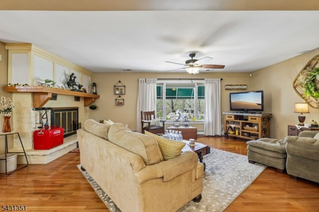 500 Maxim Dr, Hopatcong Boro, NJ 07821