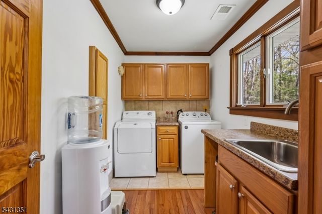 500 Maxim Dr, Hopatcong Boro, NJ 07821
