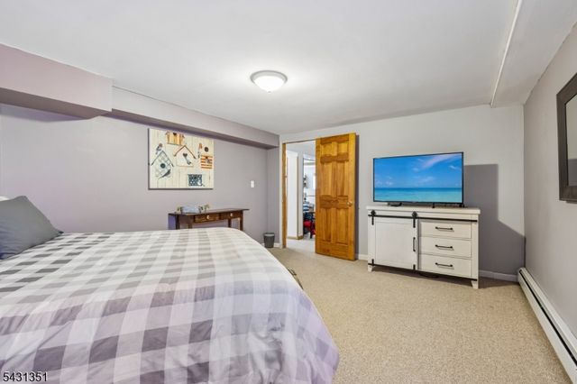 500 Maxim Dr, Hopatcong Boro, NJ 07821