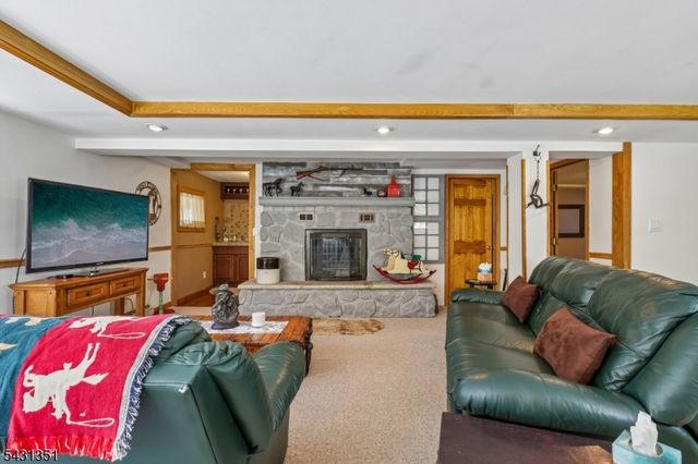 500 Maxim Dr, Hopatcong Boro, NJ 07821
