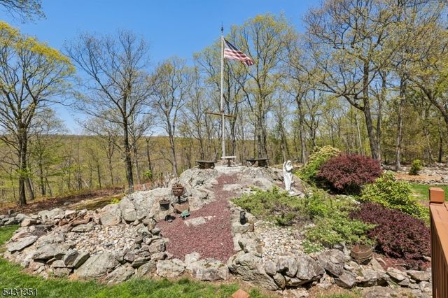 500 Maxim Dr, Hopatcong Boro, NJ 07821
