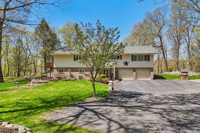 500 Maxim Dr, Hopatcong Boro, NJ 07821