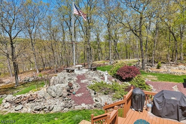 500 Maxim Dr, Hopatcong Boro, NJ 07821