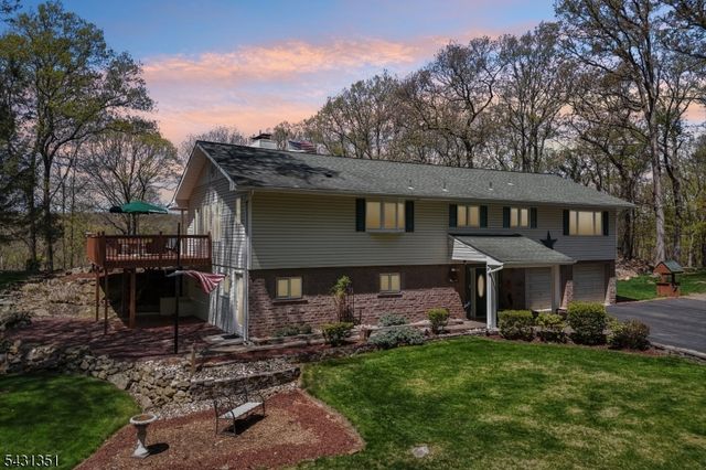 500 Maxim Dr, Hopatcong Boro, NJ 07821