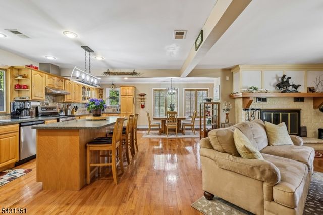 500 Maxim Dr, Hopatcong Boro, NJ 07821