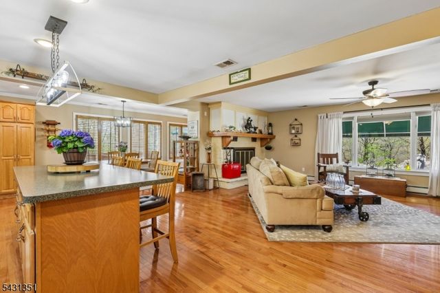 500 Maxim Dr, Hopatcong Boro, NJ 07821