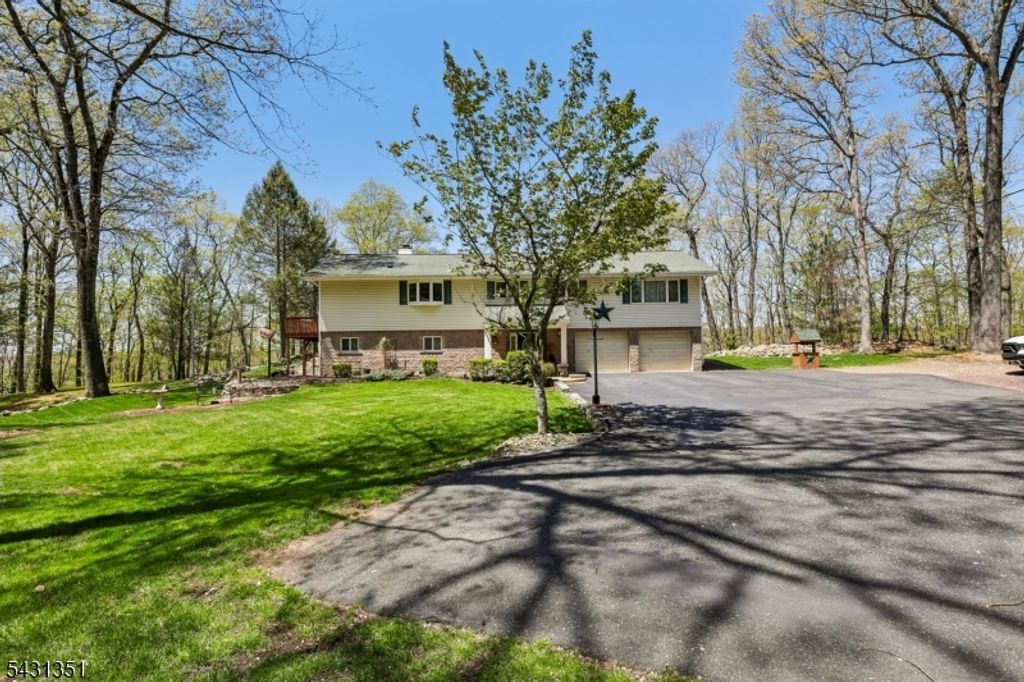 500 Maxim Dr, Hopatcong Boro, NJ 07821