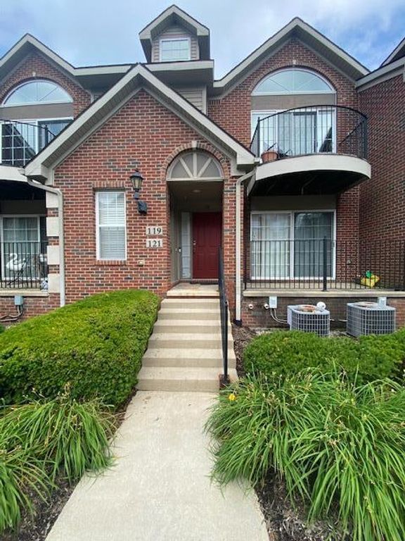 119 W Oakbrook Drive, Ann Arbor, MI 48103