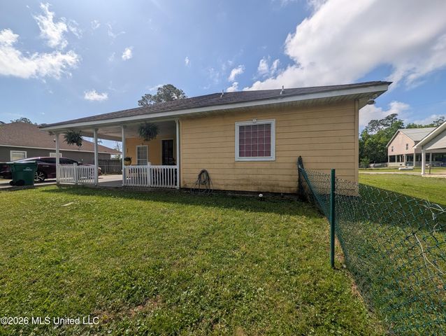 216 Dogwood Street, Waveland, MS 39576