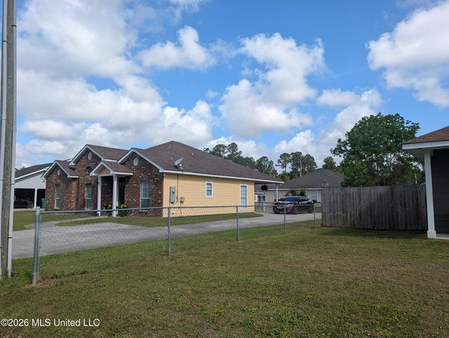216 Dogwood Street, Waveland, MS 39576