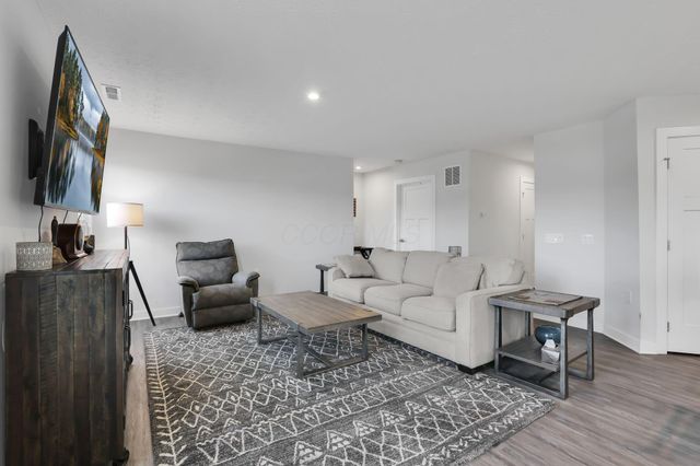 6575 Turning Stone Loop, Canal Winchester, OH 43110