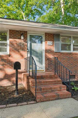119 Nicewood DR, Newport News, VA 23602
