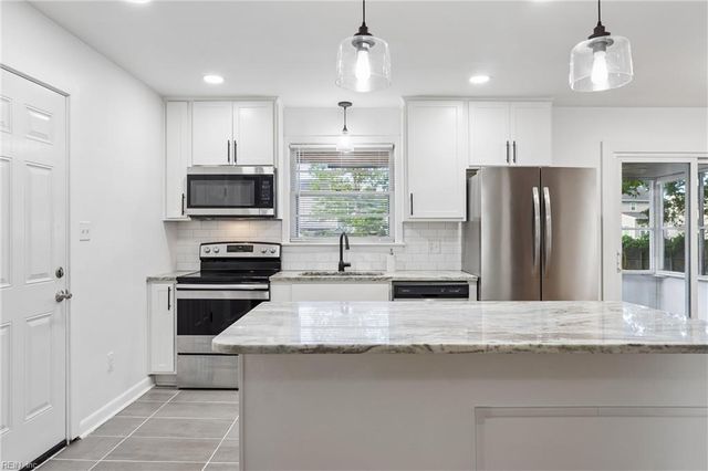 119 Nicewood DR, Newport News, VA 23602