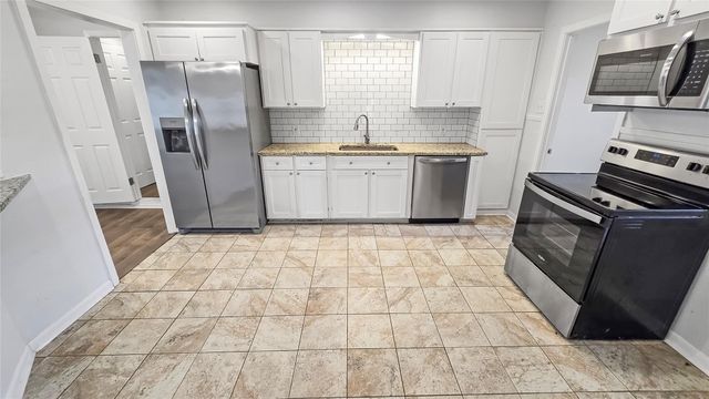 1717 E Mesquite Lane, Victoria, TX 77901