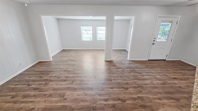 1717 E Mesquite Lane, Victoria, TX 77901